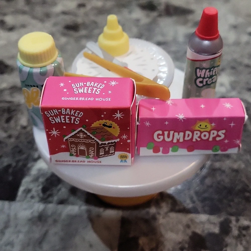 Miniverse Make It Mini Holiday Gingerbread House